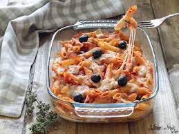 Pasta gratinata al forno ricette. Pasta Al Forno Con Tonno E Olive Filante Una Pasta Gratinata Facile E Veloce