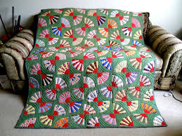 The heads and tails are appliqued. 53 Antique Fan Quilts Ideas Quilts Antique Quilts Vintage Quilts