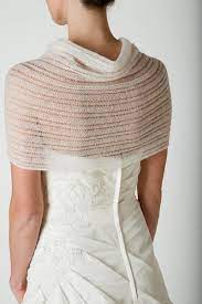 Braut im brautkleid mit diamantschmuck. Pin Von Erna Beinhart Auf Ww Braut Stola Brautjacke Brautschal