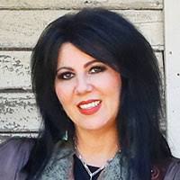 Mindy Isaacs's Instagram, Twitter & Facebook