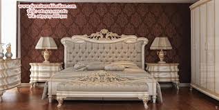 Sebaiknya kamu menggunakan wallpaper dinding kamar yang memiliki … Desain Tempat Tidur Klasik Modern Gambar Desain Tempat Tidur Klasik Mewah Deskripsi 1 Tempat Tidur Jati Klasik E Classic Home Furniture Furniture Bedroom Set