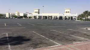 دخلت أول سيارة قطرية إلى المملكة العربية السعودية اليوم السبت عبر منفذ سلوى الحدوي بعد إعادة افتتاحه. Trohgrmyny Llm