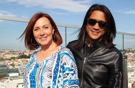 A notícia da morte da atriz foi confirmada, em direto, pelo jornalista bento rodrigues, que não conseguiu conter a emoção, no primeiro jornal, da sic. Cojfl0ugdzno M