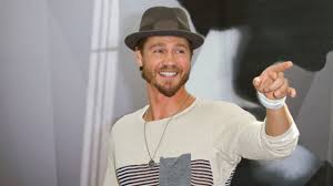 Ça ne prend que 2 minutes pour regarder à des milliers de séries gratuites. Riverdale Chad Michael Murray Les Freres Scott Sera Le Gourou De La Saison 3 News Series A La Tv Allocine