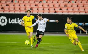 Squads will be available 1 hr before this feature starts. Struggling Valencia Held At Home By Cadiz Football Espana