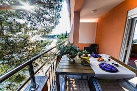 Per vostre vacanze a rab croazia è possibile prenotare appartamenti sul mare, case in affitto da privati e ville con piscine dal nostro elenco. Sea View And Private Beach Appartamenti In Affitto A Starigrad Provincia Di Zara Croazia