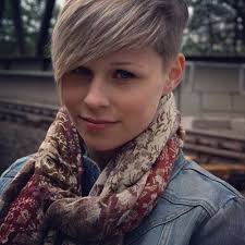 planetbuzzedgirls via nelinah if you follow the croud you might get lost in it swiss girl blo lange haare mit pony styling kurzes haar haar styling