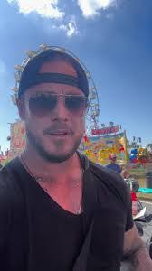 Josh Claxton's Instagram, Twitter & Facebook