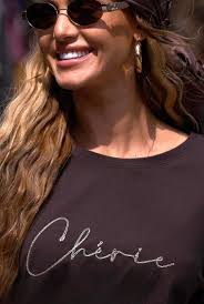 ✨ N•E•W ✨ Świetny model spodni dostępni od piątku w 5 kolorach beżowy,  czarny, granat, czerwony, brązowy ✨ Polski produkt ❤️ jakość premium 🫶🏻 ✨  Rozmiary 36-42 cena 149 zł ✨ Zapraszamy do Emmily ✨