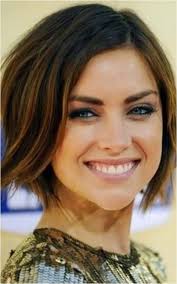 All the face shapes, all the hair colors, all the features of character get better if highlighted by a trending medium length hairstyle. 30 Best Short Hairstyles For Oval Faces 2018 Best Haircut Style For Men Women And Kids Trending In 2021