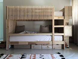 Für das kinderbett aus europaletten benötigst du vier neue paletten. Diy Ein Stockbett Aus Holz Einfach Selber Machen Rock My Day Stockbett Zimmer Bett Kinderzimmer