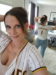 Hello ladies and gentlemen 10 years without a single drink ❤️❤️and ready  for my love ❤️❤️