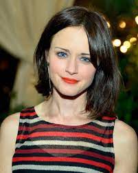 I am guessing that when cherubs grow up, they look like her in. Alexis Bledel Rory Gilmore Hair Alexis Bledel Brown Hair Pale Skin