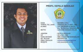 Kepemimpinan kepala sekolah adalah kemampuan yang dimiliki seorang kepala sekolah untuk mempangaruhi semua komponen sekolah (guru, murid dan staf) agar mau bekerja bersama, melakukan tindakan bersama dan perbuatan bersama dalam mencapai visi, misi dan tujuan sekolah. Tugas Dan Fungsi Kepala Sekolah Smk Assaidiyah Bangkalan