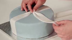 Weitere ideen zu verzieren, bunt, junge kuchen. Torten Dekorieren Mit Fondant