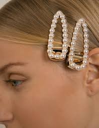 No prob, 'cause this set of five barrettes gives you a perfect mix. Best Hair Clips Accessories And Stylish Barrettes
