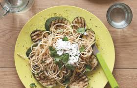 Gegrilde Courgette Met Spaghetti En Creme Fraiche Foodies Recept Gegrilde Courgette Pasta Maaltijden Voedsel Ideeen