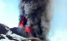 Download now gambar pohon horison gurun musim dingin. Foto Melihat Dahsyatnya Pemandangan Gunung Etna Yang Meletus Merdeka Com