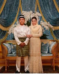 She has another two sisters from his royal. Cantiknya Lah Tengku Ni Alahai Majlis Lenggang Perut Anakanda Agong Tengku Puteri Iman Jadi Tumpuan Khalifah Media