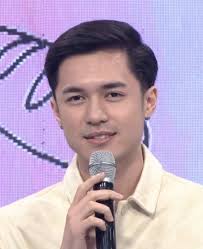 Paiyak na ata si Dylan e! 🥹 #ABSCBN #Kapamilya #ItsShowtime  #AndTheBreadwinnerIs #DylanYturralde