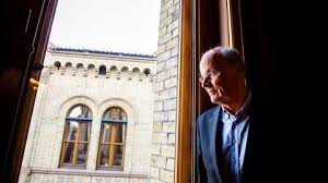 He lives with politician kristin clemet. Michael Tetzschner Emneside Dn