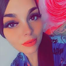 Alexis Engle's Instagram, Twitter & Facebook