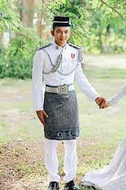 15 ogos 2015 di dewan komuniti desa petaling hari ini mr suami, meraikan rakan sepejabat dengan membantu melangsungkan majlis sword barrel.sword barrel hanya untuk pegawai polis dan tentera.dengan pakaian istiadat. Baju Istiadat Lengkap Apr Ewanted Enterprise Facebook