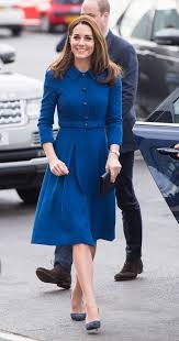 Abbiamo fatto una sfida a quizduello: Blu Reale Inglese Il Nuovo Colore Moda 2020 Coatdress Idee Di Moda Stile Di Moda
