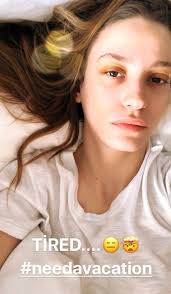 Serenay Sarikaya Nin Makyajsiz Hali Sosyal Medyaya Damga Vurdu Kiyafet Kombinleri Unluler Kizlar Kadin
