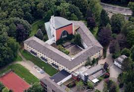 Zugleich ist es ein offenes haus für spirituelle kurse, klausurtagungen, symposien und gästehaus im kleinen, aber gediegenen stil (das haus verfügt über 12 zimmer, davon 4 ez und 8 dz, alle mit wc/dusche). Jugendhof Pallottihaus Startseite