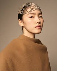 Spring Summer 2022 Show Creative Director: @josephaltuzarra Styling:  @gabriellak_j Casting: @emperor.lee Hair: @tresemme by  @odilegilbert_official Beauty: @maccosmetics by @dickpageface Skincare:  @drbarbarasturm Nail: @jinsoon by @jinsoonchoi Music ...