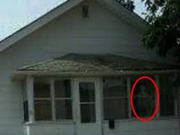 Beberapa saksi mata mengatakan pernah melihat sejumlah kemunculan. Baik Pulih Rumah Berhantu Meremang