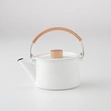 Enamel Wood Kettle In 2020 Kettle Maple Stain Copper Mugs