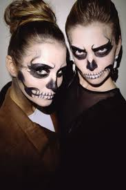 Auf einer seite elfengleich schön, auf der. A Step By Step Guide To Last Minute Skeleton Halloween Makeup Halloween Skeletons Halloween Makeup Tutorial Halloween Skeleton Makeup