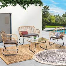 Pour un salon de jardin complet, coordonner la table avec les chaises de jardin et transats assortis. Salon De Jardin Bas Belem Imitation Rotin 4 Places Avec Coussins Gris