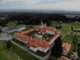 Aceasta poarta hramul adormirea maicii domnului, a fost ctitorita de catre constantin. MÄƒnÄƒstirea Brancoveanu SambÄƒta De Sus Melci Pe Contrasens