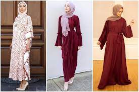 Dari warna biru yang konsevatif, sampai warna merah bata yang kuat namun memberikan kesan yang masih profesional. 7 Gaya Ootd Kaftan Dan Hijab Maroon Yang Jadi Tren Warna Lebaran 2020 Womantalk Com Line Today