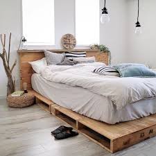 2 747 likes 63 comments shiho 4ho1105 on instagram またまた チラッと寝室 ちょっと左に 前のお家の寝室よりも 少し狭くなったから引きで撮れない 39 ベッドへッドは前は木目が縦だ 模様替え 寝室インテリアのアイデア インテリア