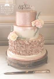 Wedding Rosegold Blush Ivory Weddingcakes Cake Tieredcake Ruffles Bolo De Casamento Com Rosas Bolos De Casamento Romanticos Ideias De Bolo De Casamento