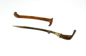 رنچوڠ) atau yang dalam bahasa aceh yang ditulis dengan huruf latin dibaca rintjong adalah senjata khas suku aceh. Rencong Wikipedia Bahasa Indonesia Ensiklopedia Bebas