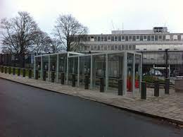 Raket ska ha träffat usa:s ambassad i bagdad, som här syns på andra sidan av floden tigris tidigare i januari. Nu Slipper Folk Koa Under Bar Himmel Vid Usa S Ambassad I Stockholm