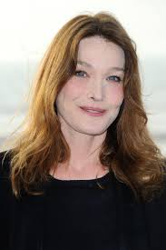 Carla bruni, émue, évoque la tristesse insoupçonnée de nicolas sarkozy. Carla Bruni Sarkozy Et Sa Fille Giulia Rendent Hommage A Chuck Berry En Video Madame Figaro