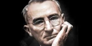 Pesan lain yang hendak disampaikan dalam buku ini adalah agar kida dapat selalu melihat dan mensyukuri segala nikmat. 30 Kata Kata Bijak Dale Carnegie Tentang Kehidupan Penuh Nasihat Dan Motivasi Merdeka Com
