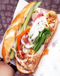 Bán với giá từ 10.000 đến 100.000 đồng, thu hút nhiều người đến mua. 5 Quan Banh Mi Sai Gon Ngon Ná»•i Tiáº¿ng Halotravel