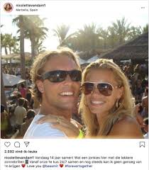 Bas smit heeft zijn kinderen verrast met een enorm cadeau. Nicolette Van Dam Deelt Verliefde En Jeugdige Foto Met Bas 100 Nl