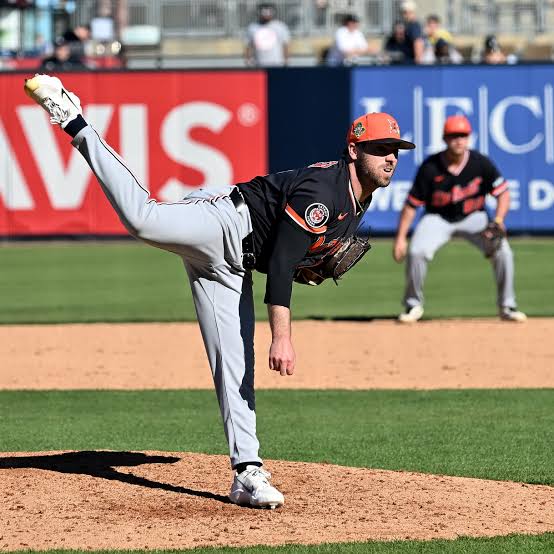 Tigers trade minor-league pitcher Matt Seelinger to Mets for cash