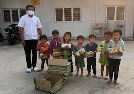 Vtc now | ông đoàn ngọc hải nhận gần 5.000 lon sữa được một nhà hảo tâm ở phú xuyên (hà nội) và hứa sẽ trao tận tay cho. Ong Ä'oan Ngá»c Háº£i Há»§y Di Chuc Láº¥y 3 Tá»· Láº­p Quá»¹ Tá»« Thiá»‡n Cá»©u NgÆ°á»i Ngheo Vietnamnet