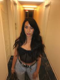 The woman is very private and tries to stay out of the limelight, so she doesn't appear with her popular sibling in public. Sierra Deaton On Twitter Take A Blurry Enough Photo And No Editing Is Ever Needed