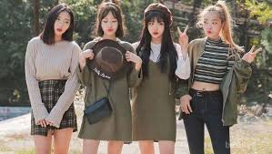 Korean style casual, style korea simple, style korea wanita hijab. 5 Tren Sepatu Wanita Korea Yang Lagi Hits Ini Akan Bikin Kamu Ingin Memilikinya