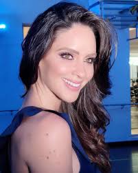 Reaching for the stars ⭐️!!! Aquí les dejo un BTS de mi reciente taller de  baile con @dannylugo_choreographer. 🙌🏻¡Agradecida de aprender del talento  boricua! Pendientes que venimos con más 😉 🧚🏻‍♀️ Reaching